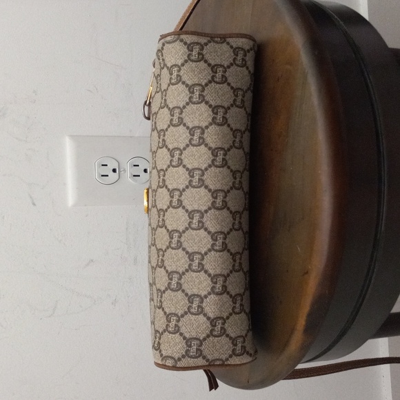 Authentic Vintage Gucci Plus GG Monogram Supreme Clutch Crossbody Bag - Picture 5 of 9